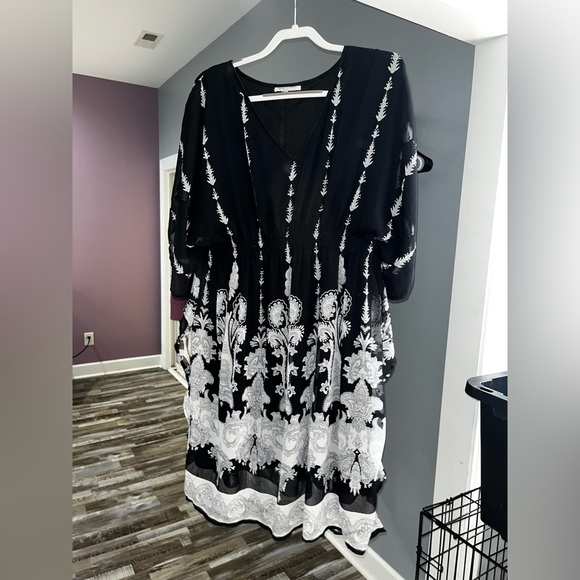 Black and white flowy dress 1X - Picture 1 of 5